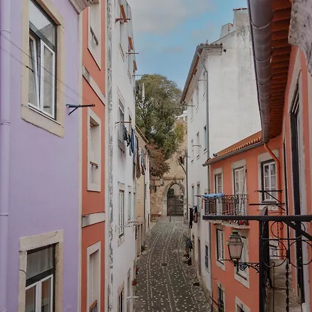 Historic Castle Mezzanine Steps From The Entrance By Nestatlisbon 리스본