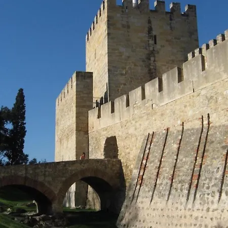 Historic Castle Mezzanine Steps From The Entrance By Nestatlisbon *