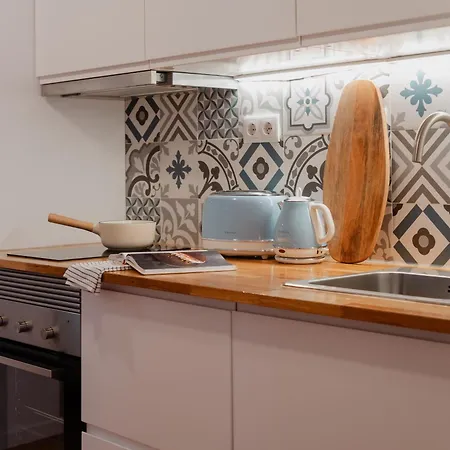 Stylish Getaway In A Mezzanine Flat By The Castle