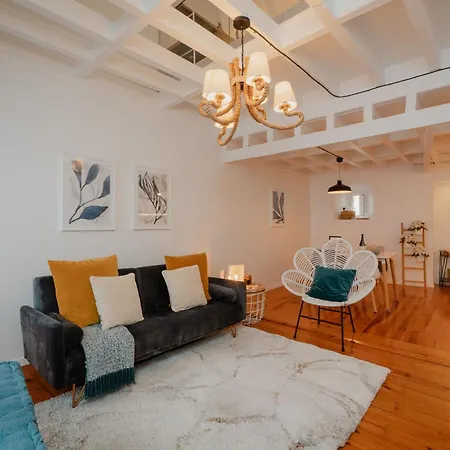 Stylish Getaway In A Mezzanine Flat By The Castle * Lisbona
