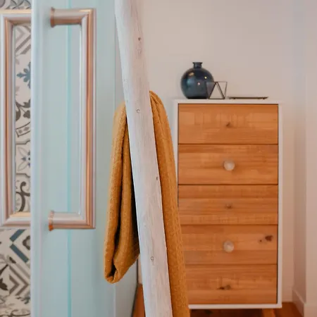Stylish Getaway In A Mezzanine Flat By The Castle * Lisboa