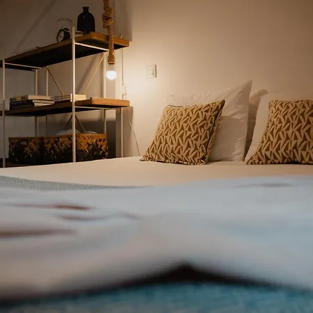 Stylish Getaway In A Mezzanine Flat By The Castle Apartmán