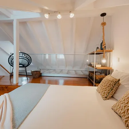 Stylish Getaway In A Mezzanine Flat By The Castle Appartamento *