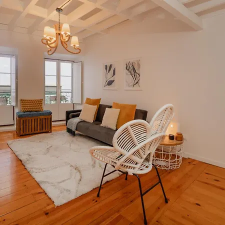 Stylish Getaway In A Mezzanine Flat By The Castle Appartamento