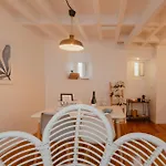 Apartamento Historic Castle Mezzanine Steps From The Entrance By Nestatlisbon